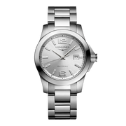 Quadrante argento soleil con indici applicati, lancette dorate e datario a ore 6 dell'orologio Longines Conquest 6